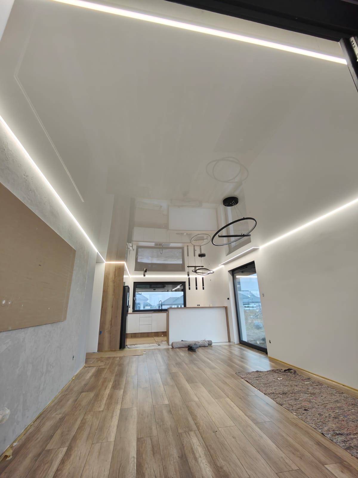 Sufit z oświetleniem LED