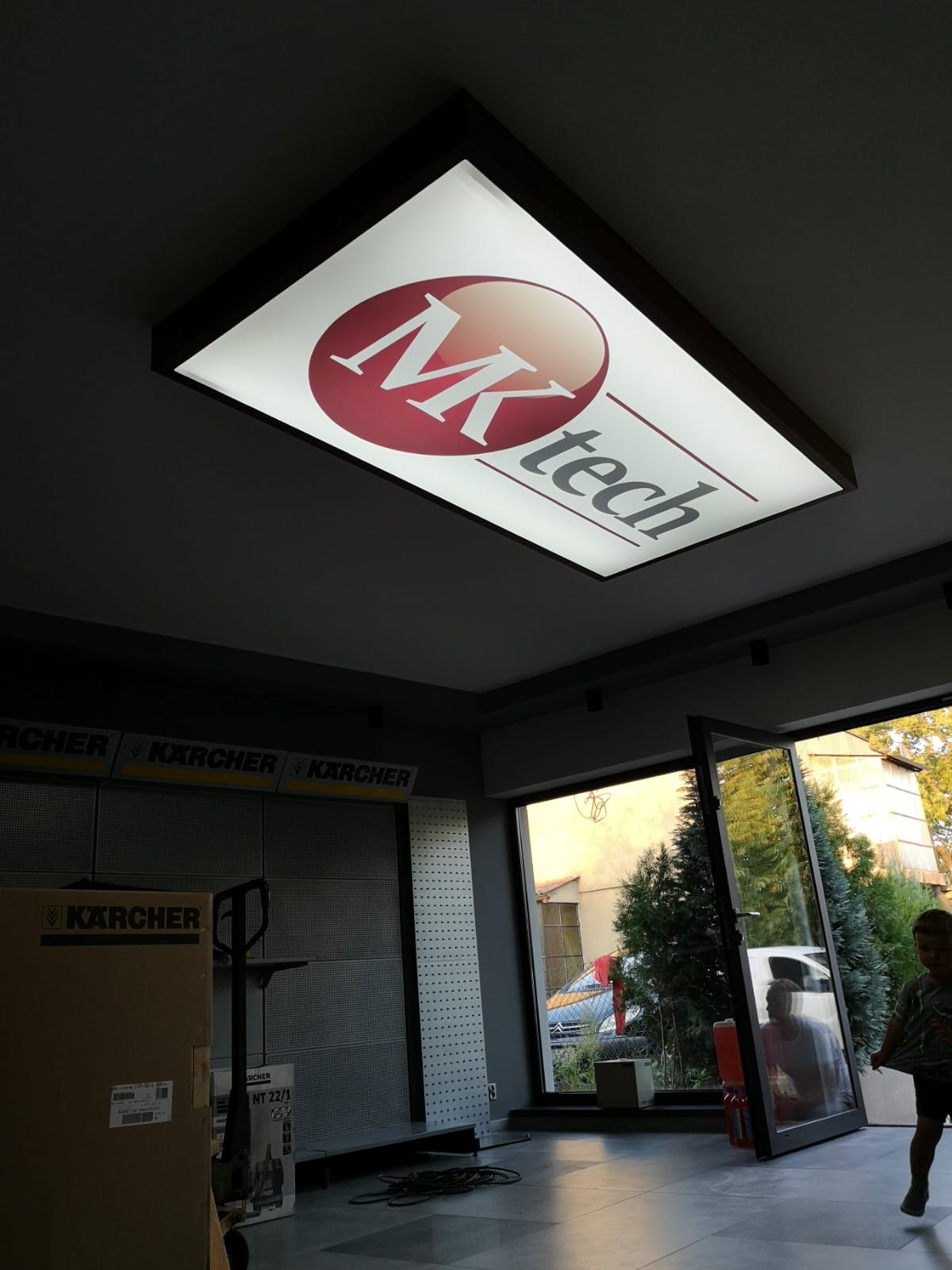 Sufit z nadrukiem